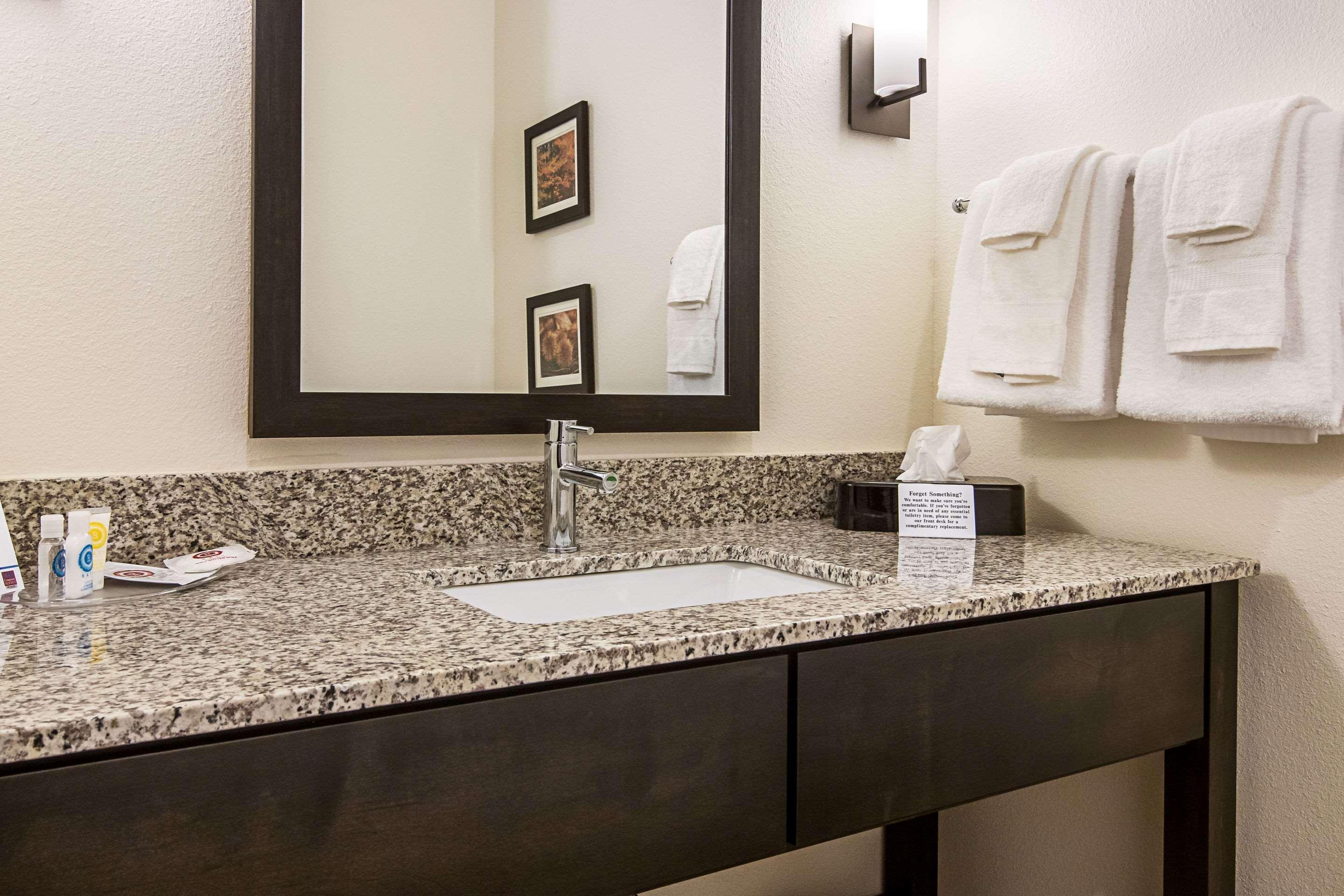 Comfort Suites Wooster Near University Campus Εξωτερικό φωτογραφία